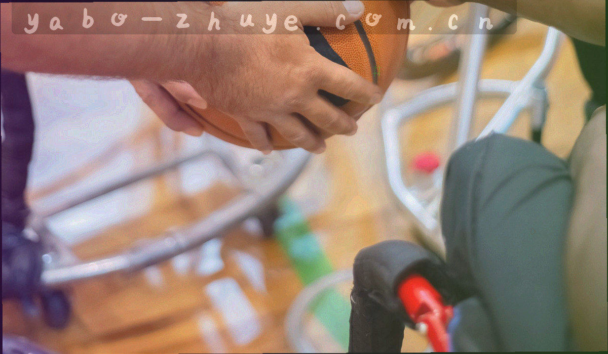 墙上的排期板与彩色便利贴俯拍，排列整齐并带有手写标记